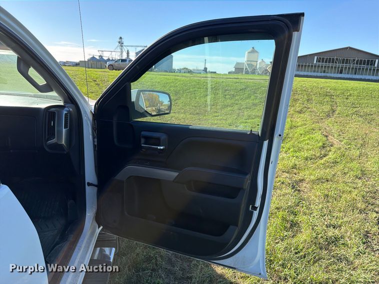 image for item FT7537 2017 Chevrolet Silverado 1500 Crew Cab pickup truck