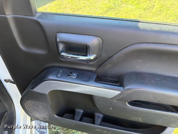 image for item FT7537 2017 Chevrolet Silverado 1500 Crew Cab pickup truck
