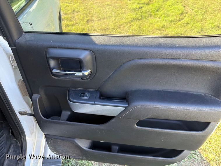 image for item FT7537 2017 Chevrolet Silverado 1500 Crew Cab pickup truck