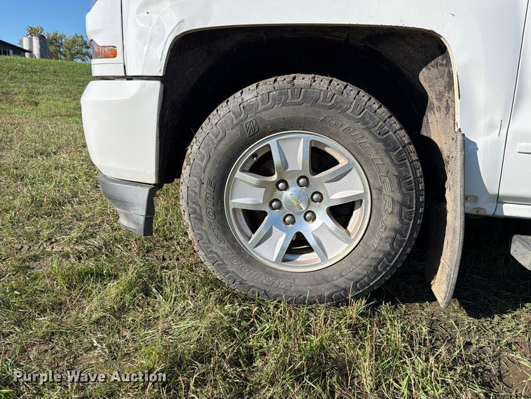 image for item FT7537 2017 Chevrolet Silverado 1500 Crew Cab pickup truck
