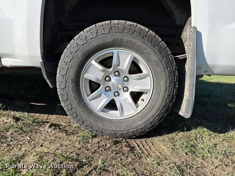 image for item FT7537 2017 Chevrolet Silverado 1500 Crew Cab pickup truck