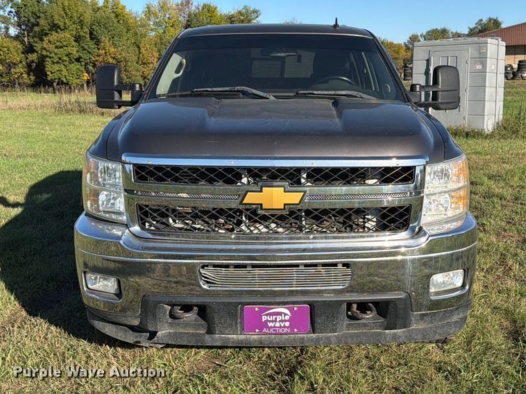 image for item FT7538 2011 Chevrolet Silverado 2500HD Crew Cab pickup truck