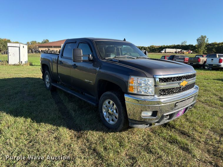 image for item FT7538 2011 Chevrolet Silverado 2500HD Crew Cab pickup truck