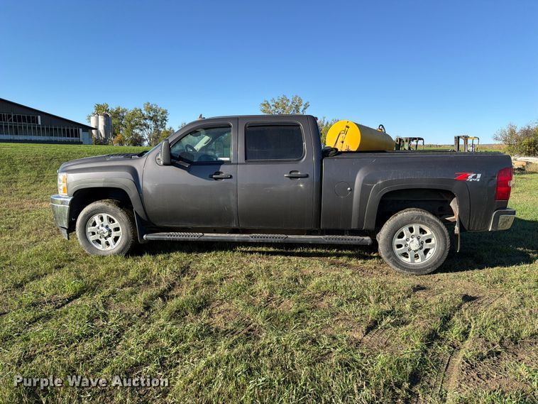 image for item FT7538 2011 Chevrolet Silverado 2500HD Crew Cab pickup truck
