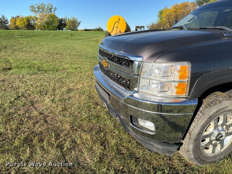 image for item FT7538 2011 Chevrolet Silverado 2500HD Crew Cab pickup truck