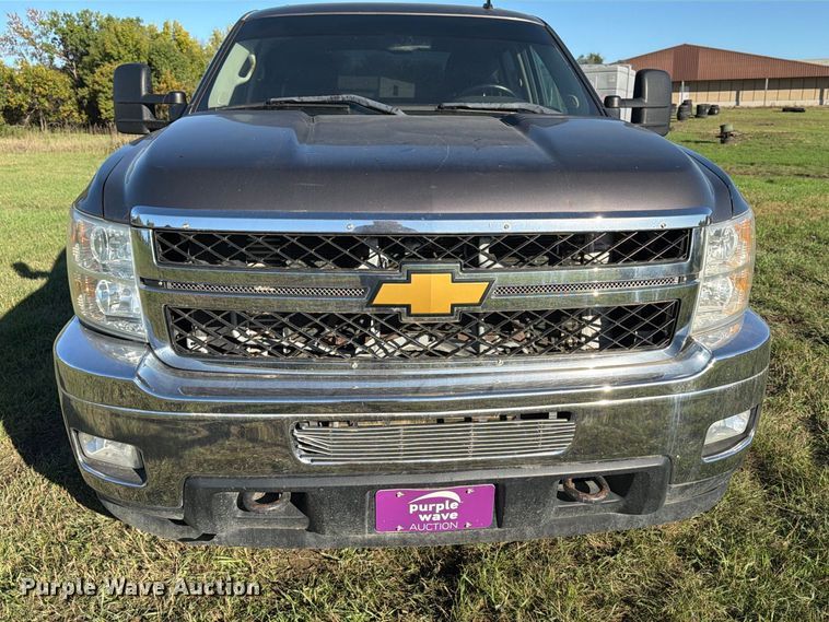 image for item FT7538 2011 Chevrolet Silverado 2500HD Crew Cab pickup truck
