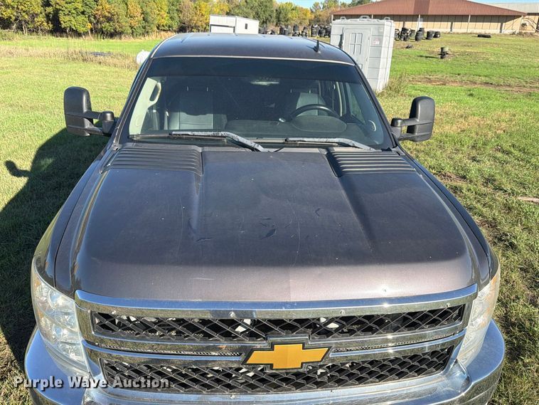 image for item FT7538 2011 Chevrolet Silverado 2500HD Crew Cab pickup truck