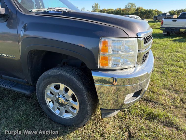 image for item FT7538 2011 Chevrolet Silverado 2500HD Crew Cab pickup truck