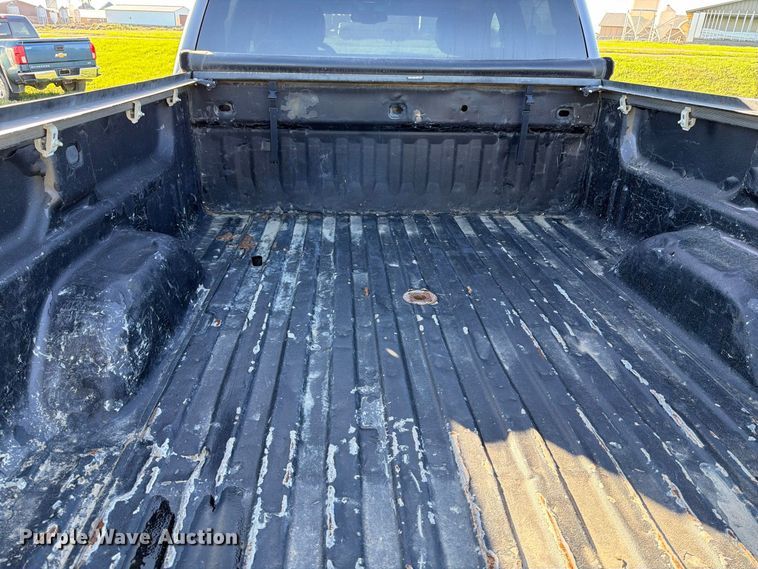 image for item FT7538 2011 Chevrolet Silverado 2500HD Crew Cab pickup truck