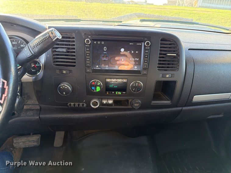image for item FT7538 2011 Chevrolet Silverado 2500HD Crew Cab pickup truck