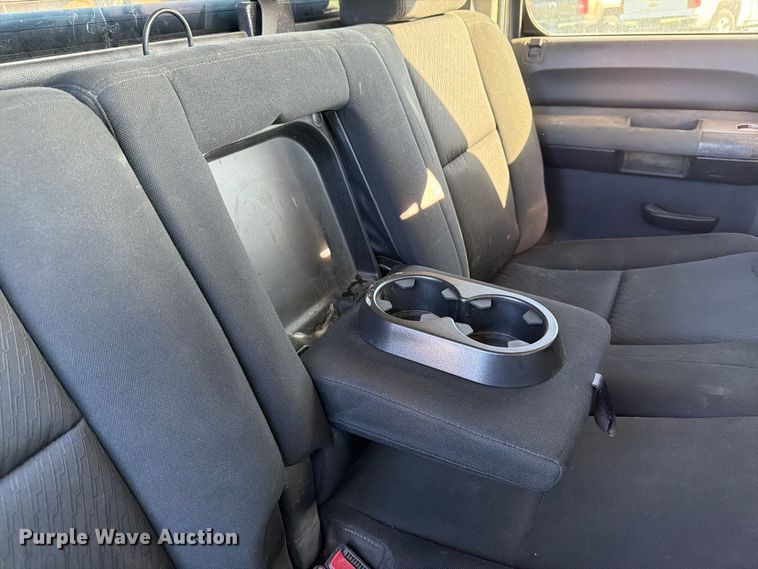image for item FT7538 2011 Chevrolet Silverado 2500HD Crew Cab pickup truck