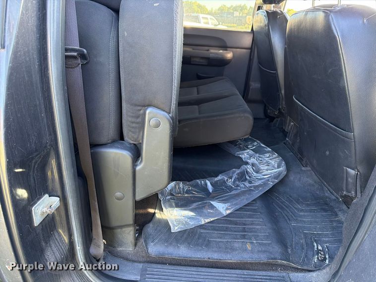 image for item FT7538 2011 Chevrolet Silverado 2500HD Crew Cab pickup truck