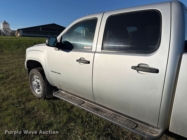image for item FT7539 2011 GMC Sierra 2500HD Crew Cab pickup truck