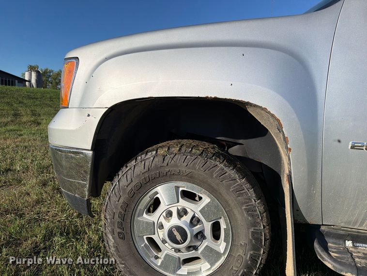 image for item FT7539 2011 GMC Sierra 2500HD Crew Cab pickup truck