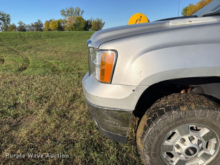 image for item FT7539 2011 GMC Sierra 2500HD Crew Cab pickup truck