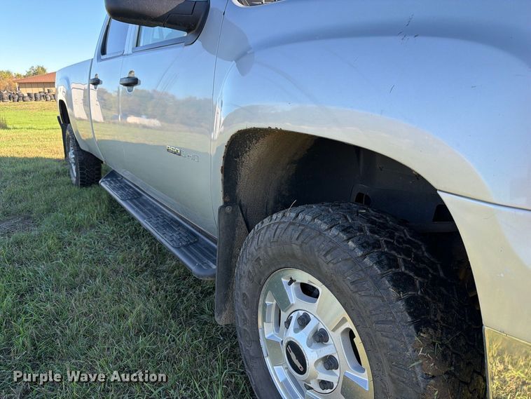 image for item FT7539 2011 GMC Sierra 2500HD Crew Cab pickup truck