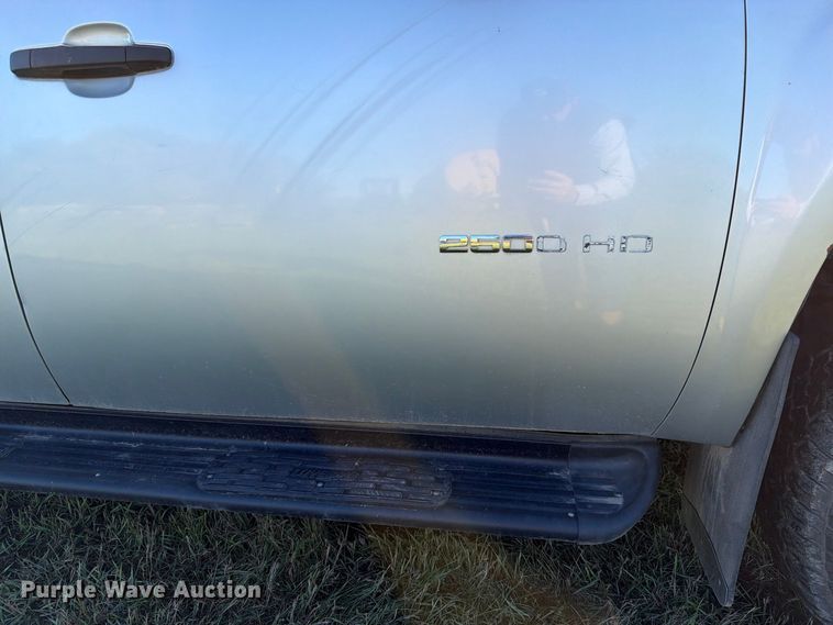 image for item FT7539 2011 GMC Sierra 2500HD Crew Cab pickup truck
