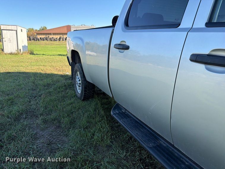 image for item FT7539 2011 GMC Sierra 2500HD Crew Cab pickup truck