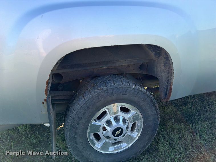 image for item FT7539 2011 GMC Sierra 2500HD Crew Cab pickup truck