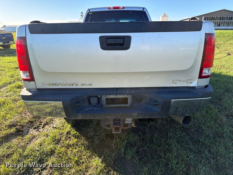 image for item FT7539 2011 GMC Sierra 2500HD Crew Cab pickup truck