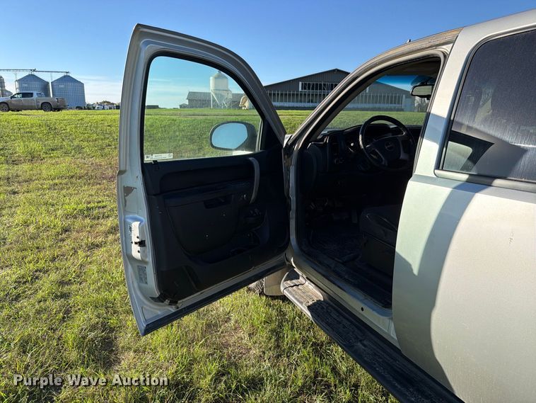 image for item FT7539 2011 GMC Sierra 2500HD Crew Cab pickup truck