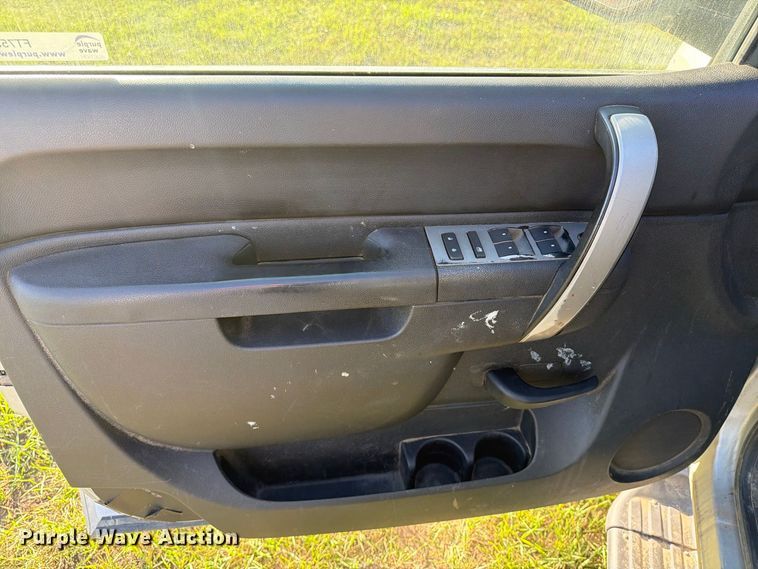 image for item FT7539 2011 GMC Sierra 2500HD Crew Cab pickup truck