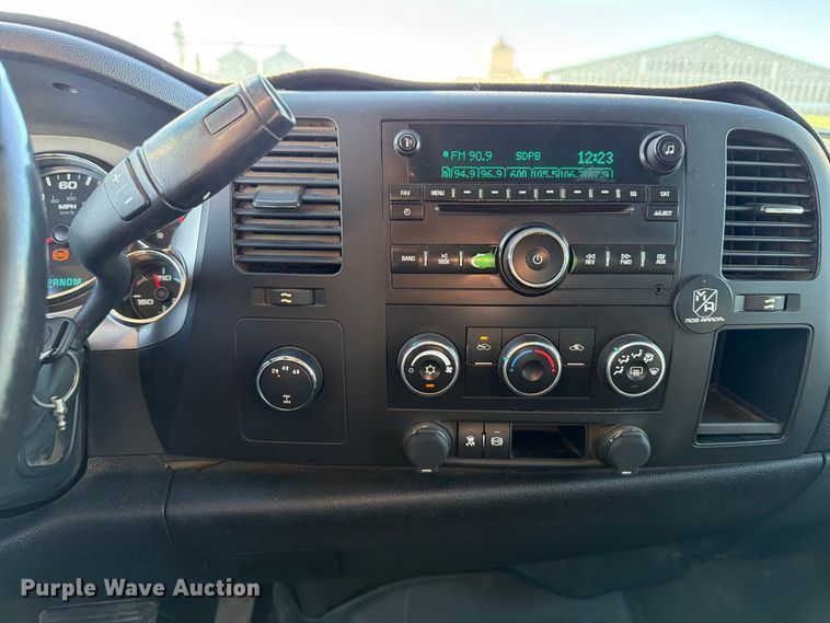 image for item FT7539 2011 GMC Sierra 2500HD Crew Cab pickup truck