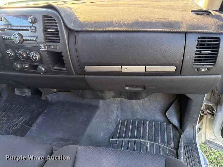 image for item FT7539 2011 GMC Sierra 2500HD Crew Cab pickup truck