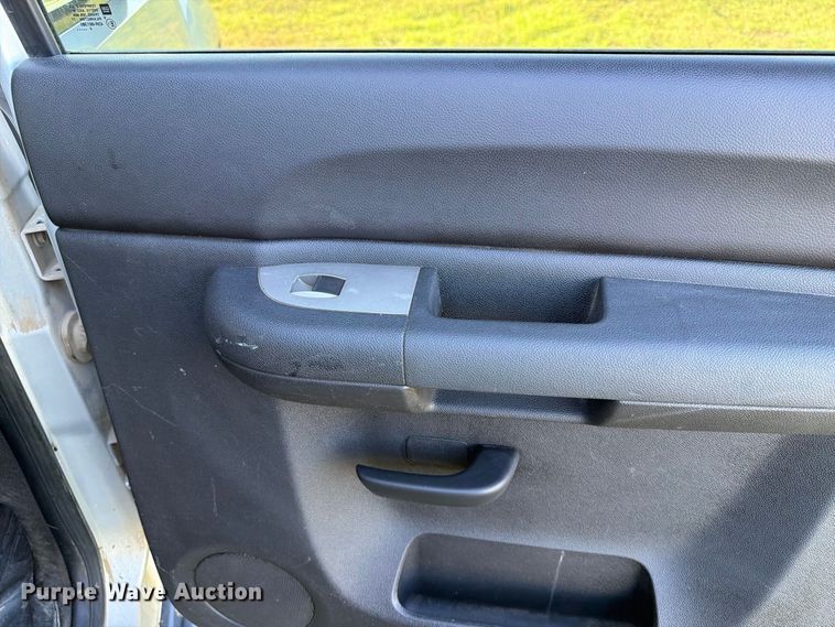 image for item FT7539 2011 GMC Sierra 2500HD Crew Cab pickup truck
