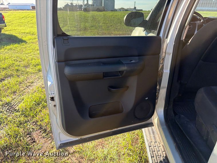 image for item FT7539 2011 GMC Sierra 2500HD Crew Cab pickup truck