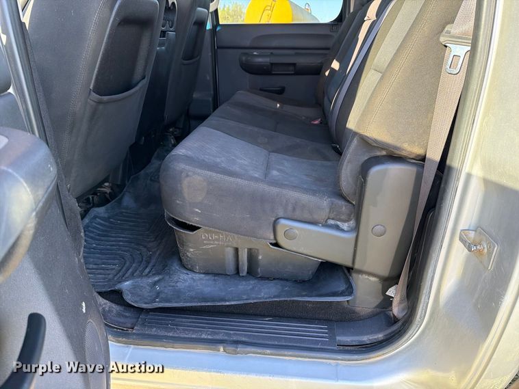 image for item FT7539 2011 GMC Sierra 2500HD Crew Cab pickup truck