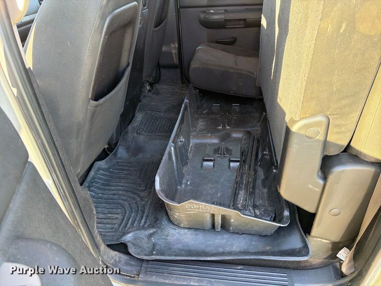 image for item FT7539 2011 GMC Sierra 2500HD Crew Cab pickup truck
