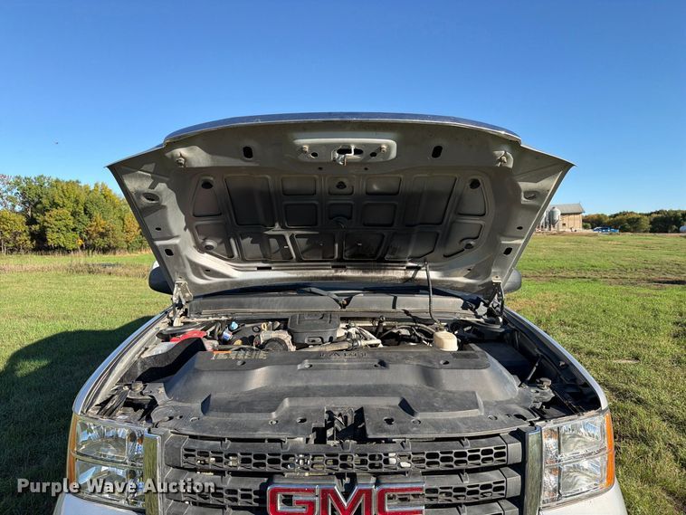 image for item FT7539 2011 GMC Sierra 2500HD Crew Cab pickup truck