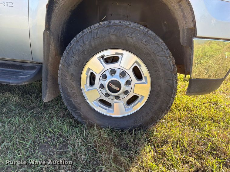 image for item FT7539 2011 GMC Sierra 2500HD Crew Cab pickup truck