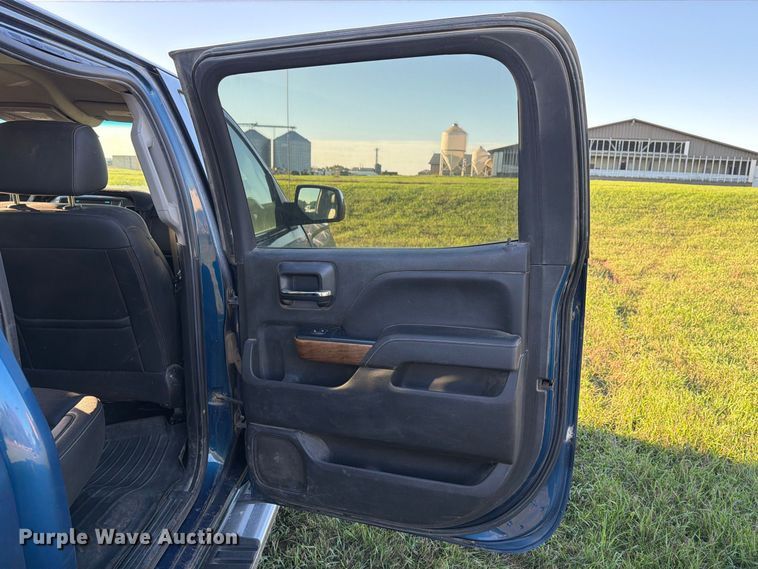 image for item FT7541 2018 Chevrolet Silverado 1500 Crew Cab pickup truck