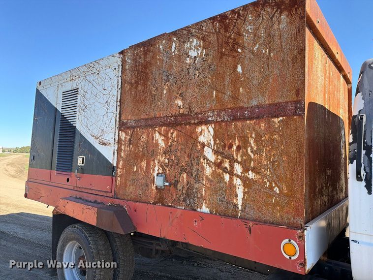 image for item FT7542 1992 GMC C6 water truck