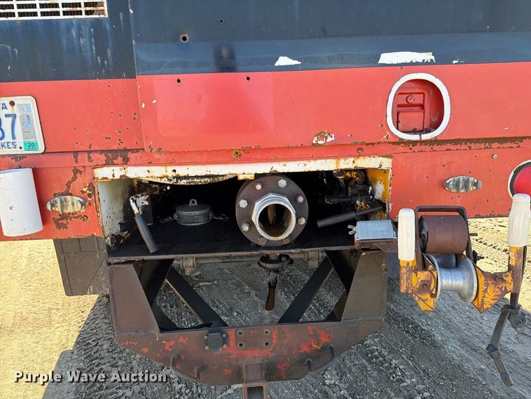 image for item FT7542 1992 GMC C6 water truck