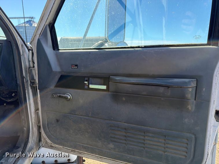 image for item FT7542 1992 GMC C6 water truck