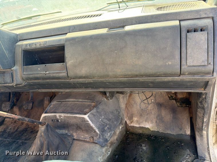 image for item FT7542 1992 GMC C6 water truck
