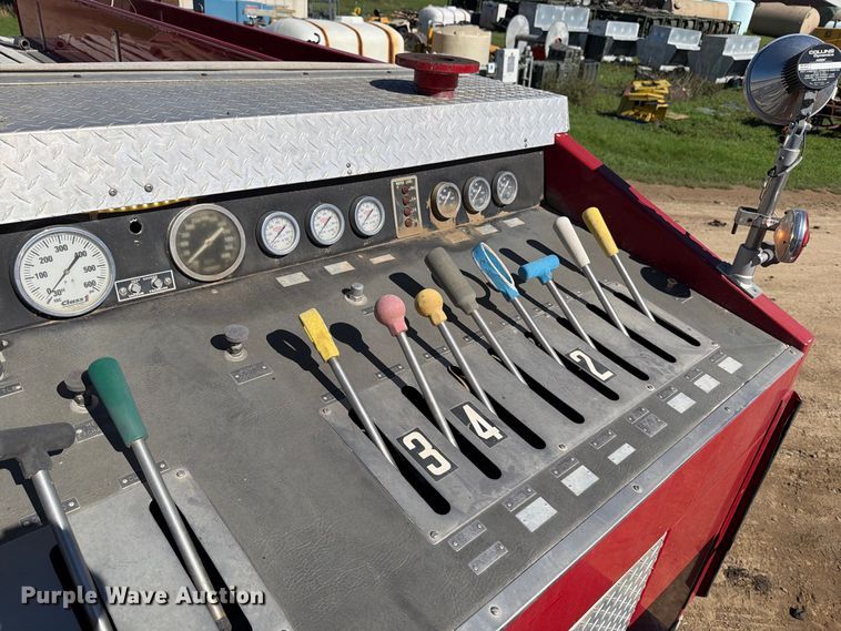 image for item FT7545 1990 International 4700 pumper fire truck