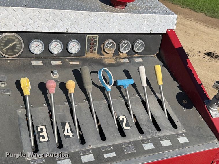 image for item FT7545 1990 International 4700 pumper fire truck