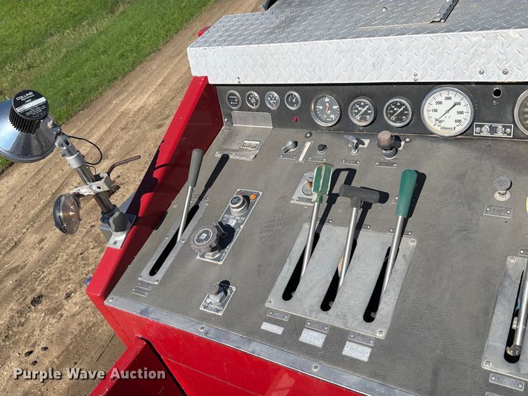 image for item FT7545 1990 International 4700 pumper fire truck