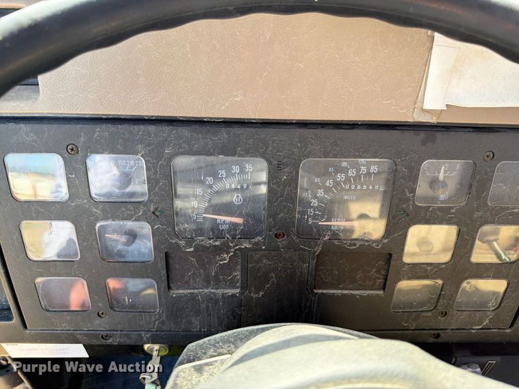 image for item FT7545 1990 International 4700 pumper fire truck