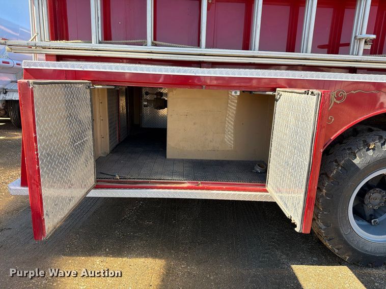 image for item FT7545 1990 International 4700 pumper fire truck