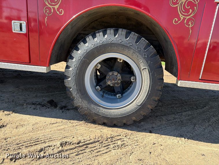 image for item FT7545 1990 International 4700 pumper fire truck