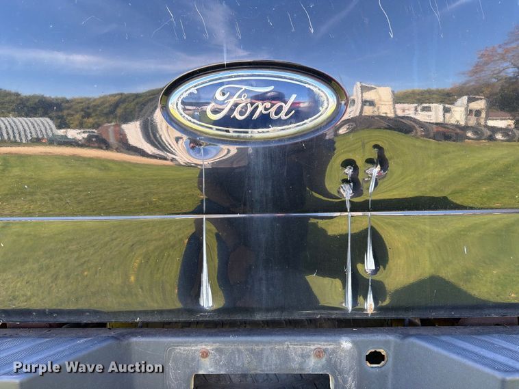 image for item FT7555 2004 Ford F150 Crew Cab pickup truck