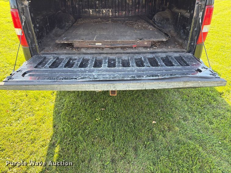 image for item FT7555 2004 Ford F150 Crew Cab pickup truck
