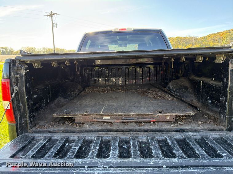 image for item FT7555 2004 Ford F150 Crew Cab pickup truck