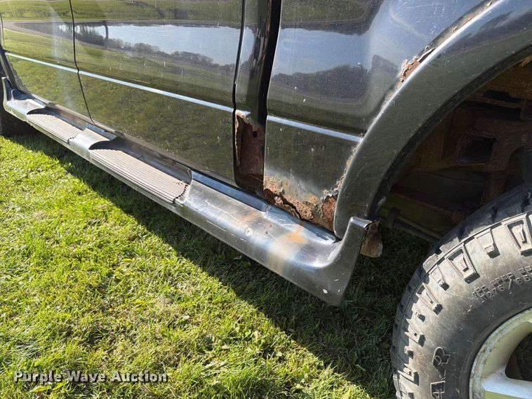 image for item FT7555 2004 Ford F150 Crew Cab pickup truck