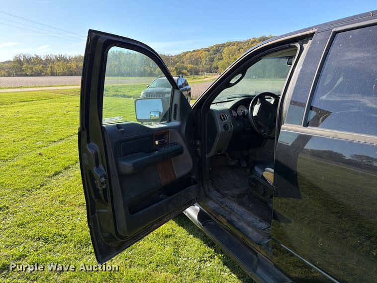 image for item FT7555 2004 Ford F150 Crew Cab pickup truck